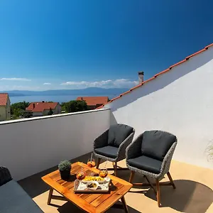 bellmar-apartments.primorje-gorskikotar.com/